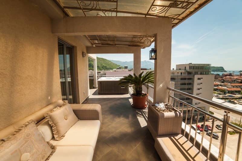 Penthouse in the heart of Budva with stunning city views — photo 3