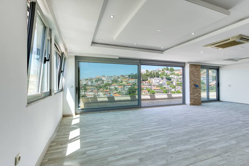 Penthouse in Ulcinj with sea view — photo 8
