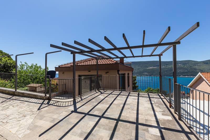 Excellent Villa in the Center of Herceg Novi — photo 35