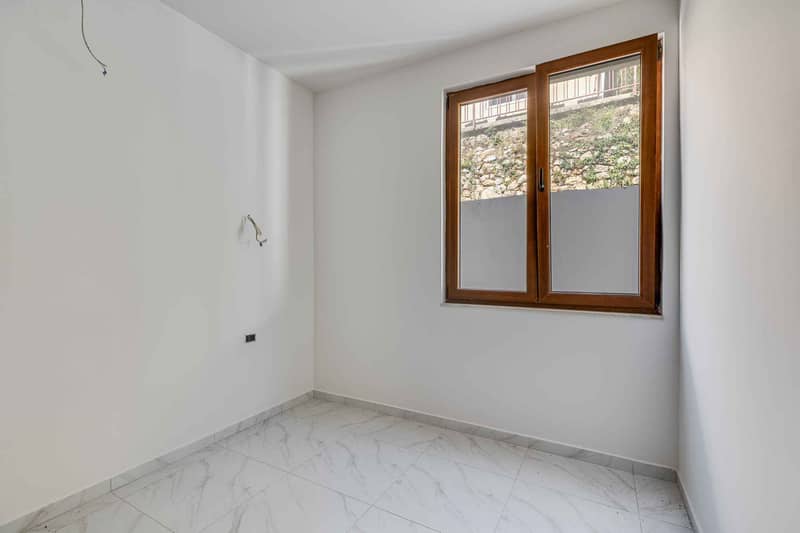 Spacious and bright apartments with panoramic sea view — photo 18