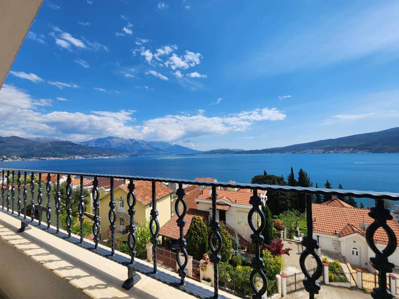 Spacious and bright apartments with panoramic sea view — photo 3