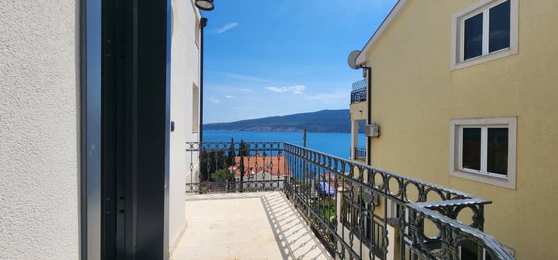 Spacious and bright apartments with panoramic sea view — photo 8