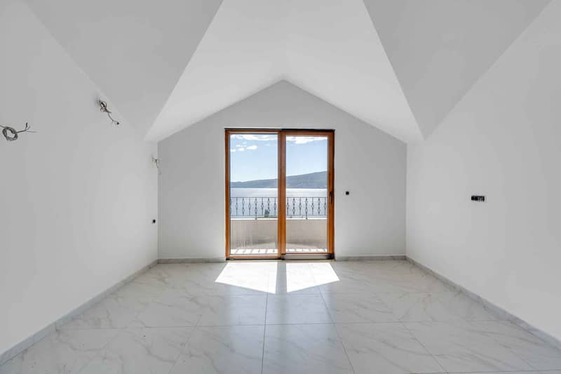 Spacious and bright apartments with panoramic sea view — photo 24