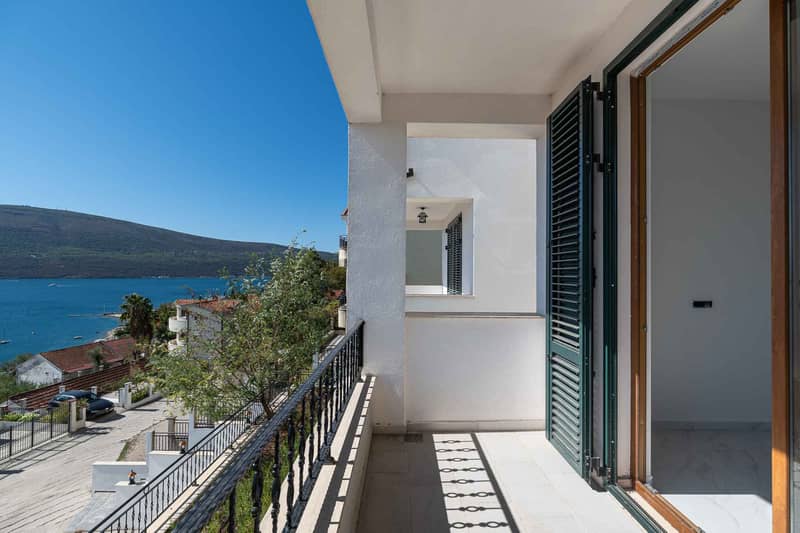 Spacious and bright apartments with panoramic sea view — photo 13