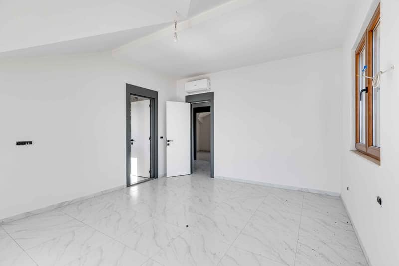 Spacious and bright apartments with panoramic sea view — photo 26