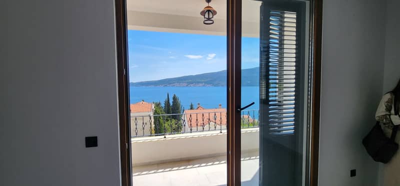 Spacious and bright apartments with panoramic sea view — photo 5