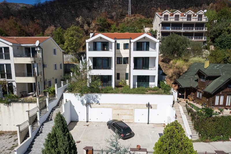 Spacious and bright apartments with panoramic sea view — photo 32