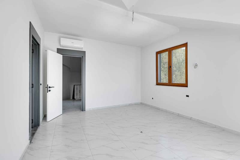 Spacious and bright apartments with panoramic sea view — photo 25