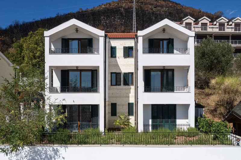 Spacious and bright apartments with panoramic sea view — photo 33