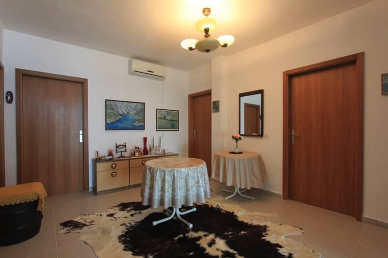 Spacious house with large yard in Zelenika — photo 4