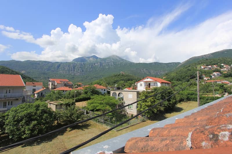 Spacious house with large yard in Zelenika — photo 8