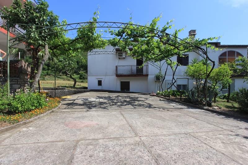 Spacious house with large yard in Zelenika — photo 9