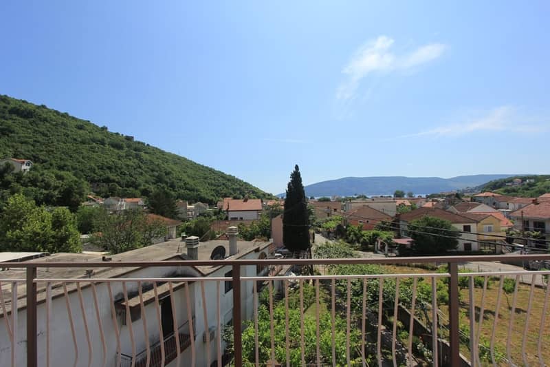 Spacious house with large yard in Zelenika — photo 7