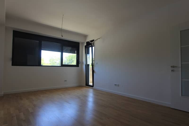Apartments in a New Complex by the Sea in Tivat — photo 2