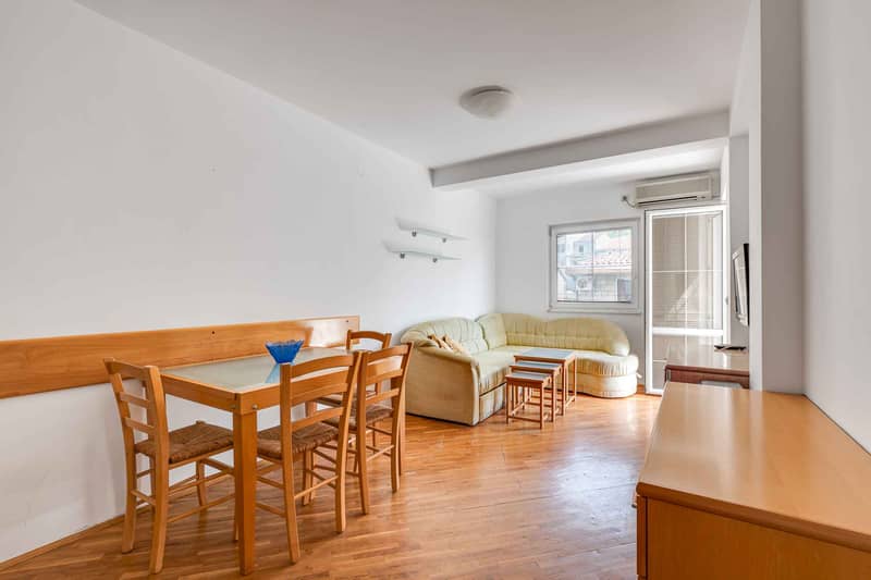 One-Bedroom Apartment in Rafailovici Near the Sea — photo 2