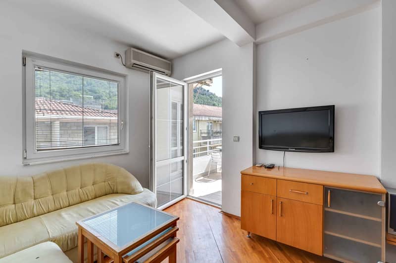One-Bedroom Apartment in Rafailovici Near the Sea — photo 11