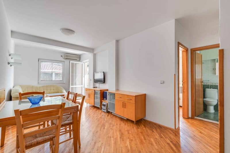 One-Bedroom Apartment in Rafailovici Near the Sea — photo 3