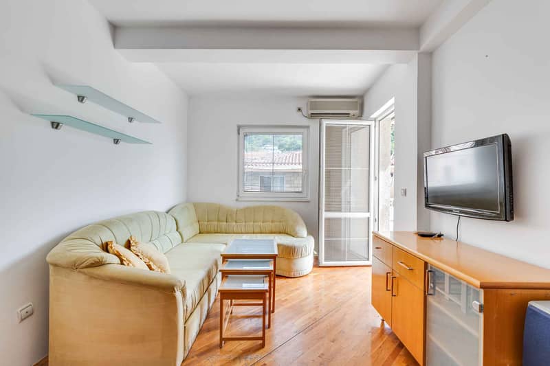 One-Bedroom Apartment in Rafailovici Near the Sea — photo 4