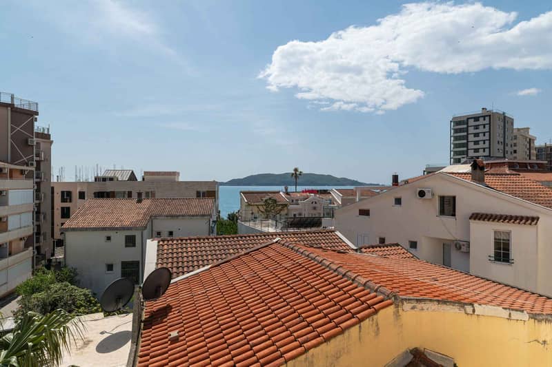 One-Bedroom Apartment in Rafailovici Near the Sea — photo 12