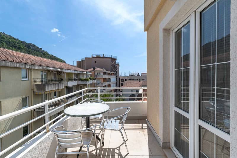 One-Bedroom Apartment in Rafailovici Near the Sea — photo 8