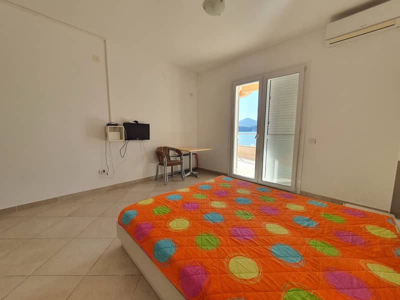 Dream Property: Entire Floor on the Seaside, Rafailovići — photo 5
