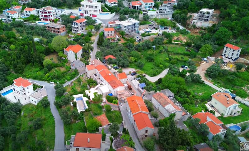 Excellent plot in the prestigious area of Reževići — photo 2