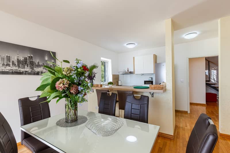 Spacious two-level apartment with sea view in Sveti Stefan — photo 4