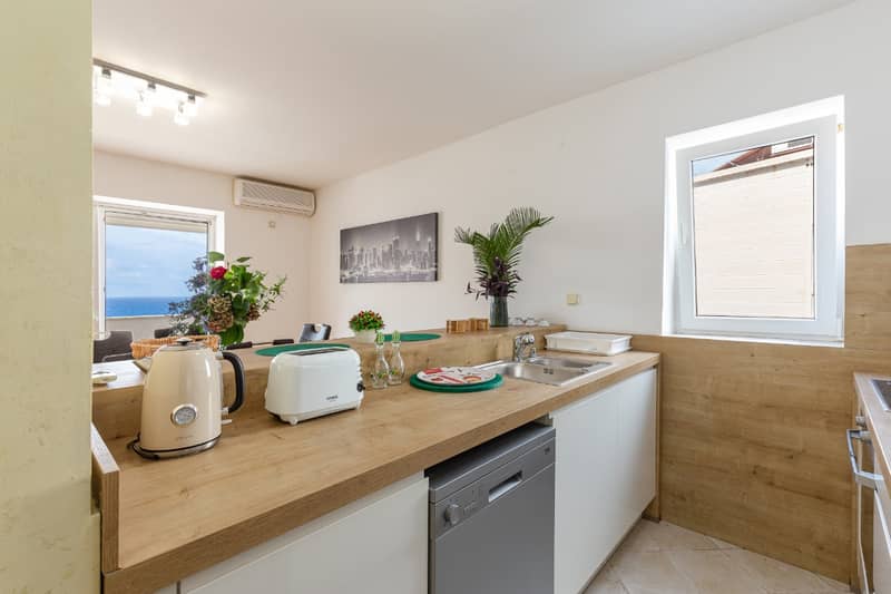 Spacious two-level apartment with sea view in Sveti Stefan — photo 7