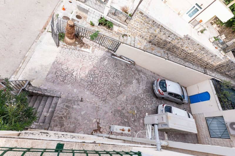 Spacious two-level apartment with sea view in Sveti Stefan — photo 39