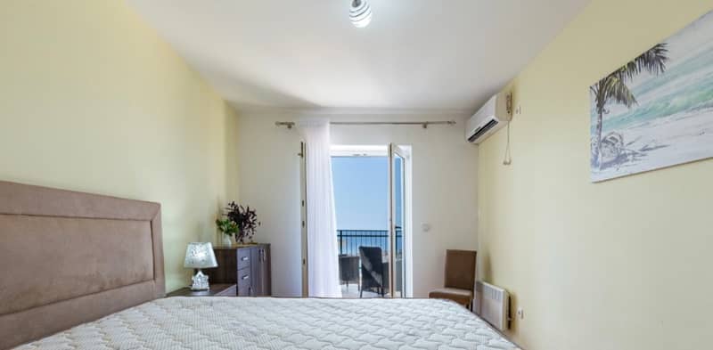 Spacious two-level apartment with sea view in Sveti Stefan — photo 36