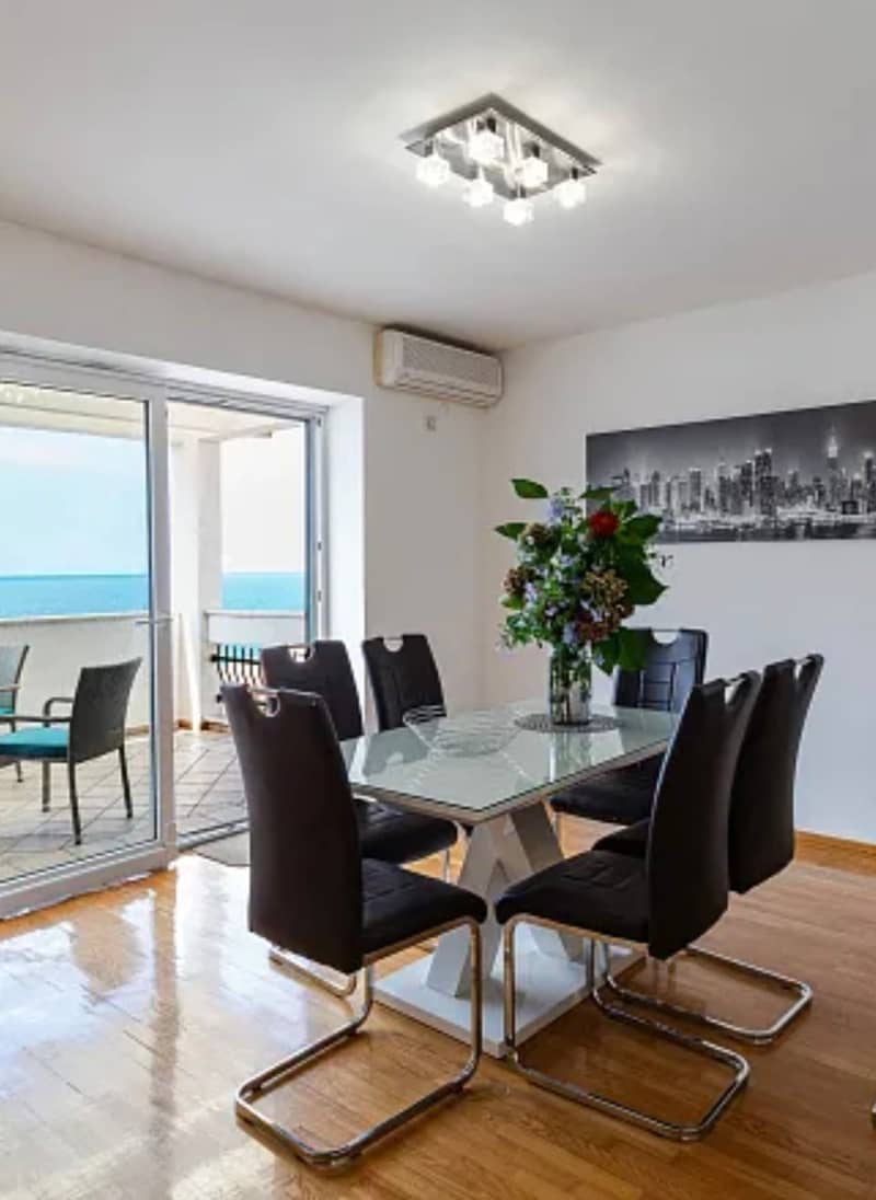 Spacious two-level apartment with sea view in Sveti Stefan — photo 5
