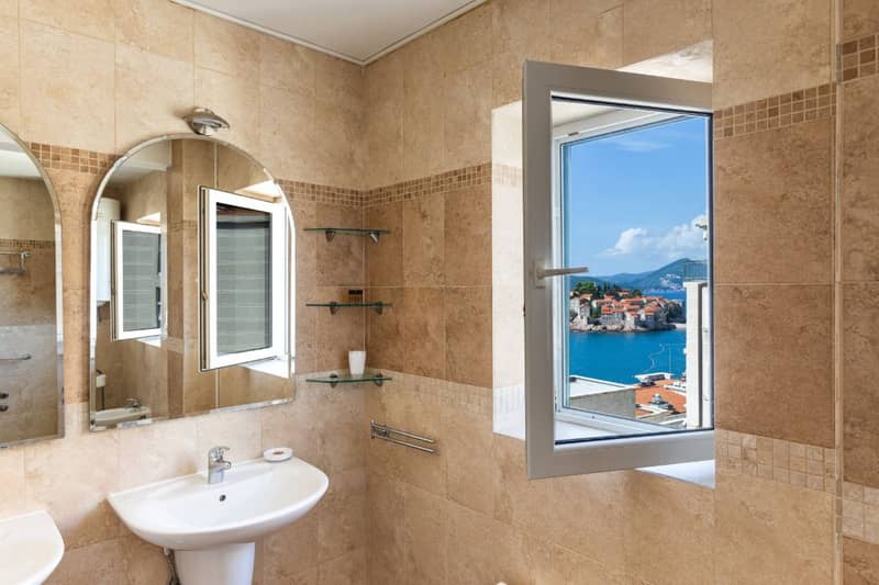 Spacious two-level apartment with sea view in Sveti Stefan — photo 26