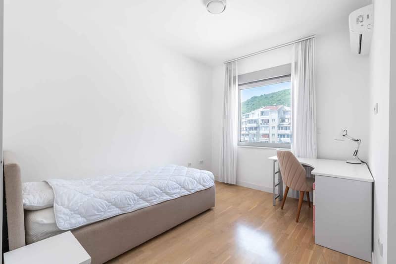 Spacious Apartment in the Heart of Budva — photo 26
