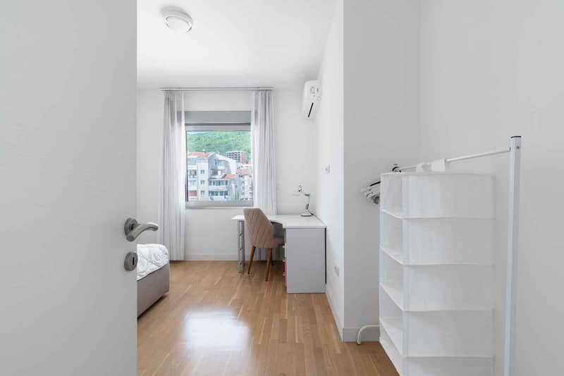Spacious Apartment in the Heart of Budva — photo 25