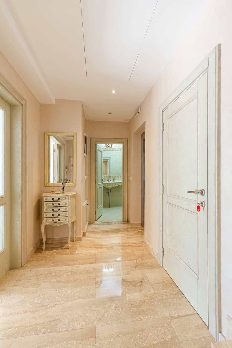 Elegance and Serenity in a Luxury Villa with Panoramic Sea View — photo 35