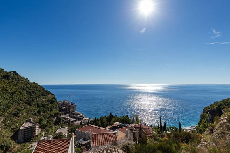 Elegance and Serenity in a Luxury Villa with Panoramic Sea View — photo 21