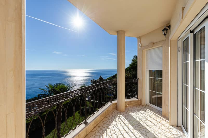 Elegance and Serenity in a Luxury Villa with Panoramic Sea View — photo 2