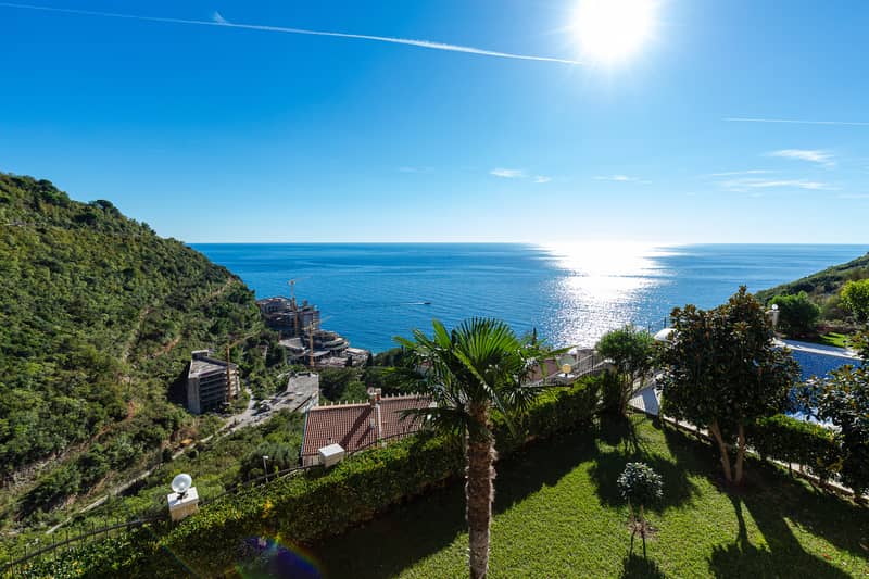 Elegance and Serenity in a Luxury Villa with Panoramic Sea View — photo 46