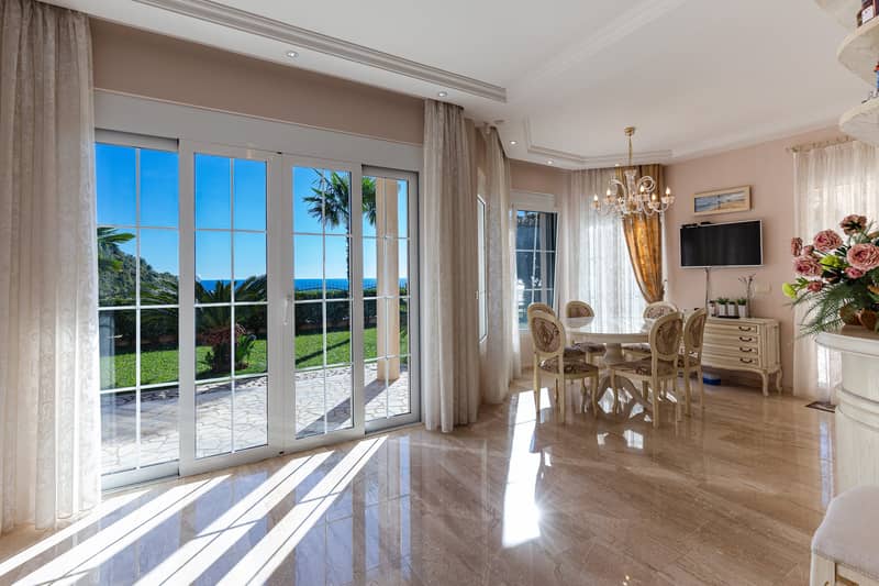 Elegance and Serenity in a Luxury Villa with Panoramic Sea View — photo 25