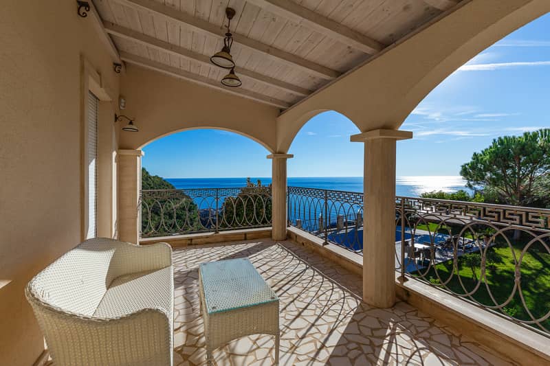 Elegance and Serenity in a Luxury Villa with Panoramic Sea View — photo 51