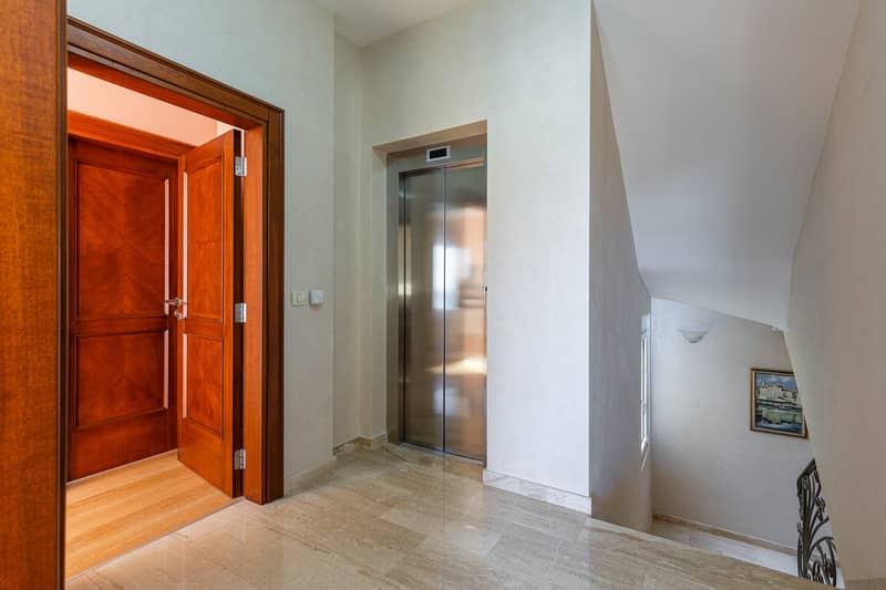 Elegance and Serenity in a Luxury Villa with Panoramic Sea View — photo 8