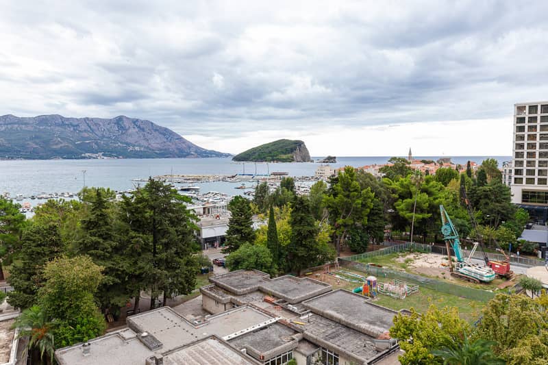 Modern One-Bedroom Apartment in Budva with Garage Purchase Option — photo 8