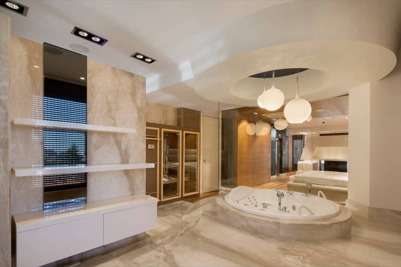 Super luxury three-story triplex apartment with jacuzzi and sauna — photo 11