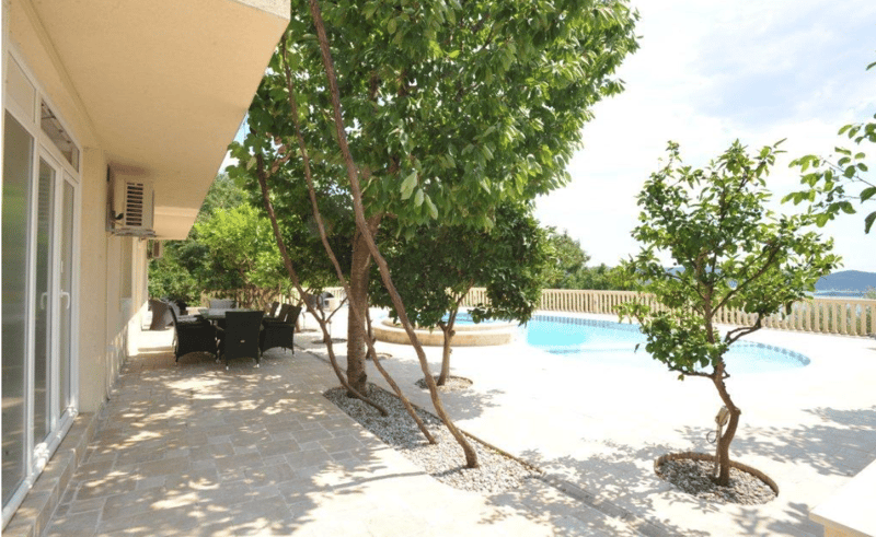 Stunning Villa with Large Pool and Courtyard for Sale in Tivat — photo 5
