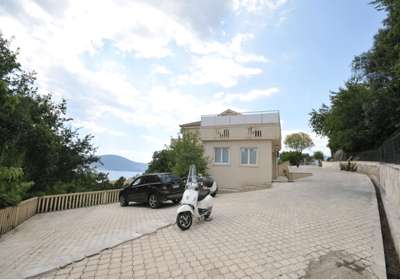 Stunning Villa with Large Pool and Courtyard for Sale in Tivat — photo 10