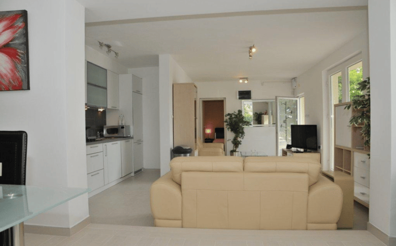 Stunning Villa with Large Pool and Courtyard for Sale in Tivat — photo 23