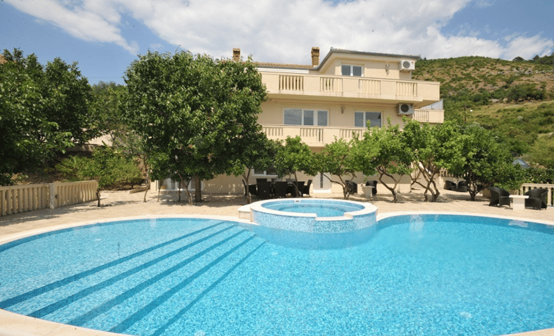 Stunning Villa with Large Pool and Courtyard for Sale in Tivat — photo 2