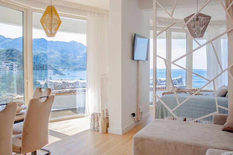 Luxury 1-Bedroom Apartment with Spacious Terrace in Bečići — photo 2