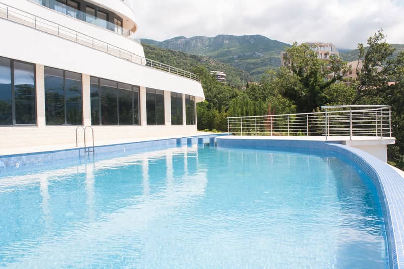 Luxury 1-Bedroom Apartment with Spacious Terrace in Bečići — photo 3