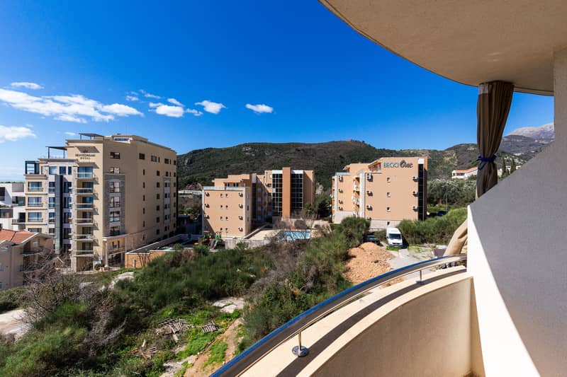 Apartment 52 m² with Sea View and Two Terraces in Bečići — photo 7